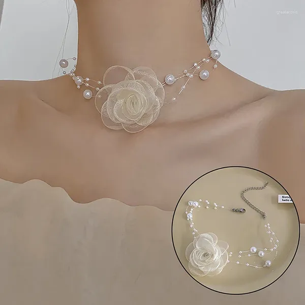 Choker 1pcs Collier de camélia de perle romantique Été Chaîne de clavicule blanc noir avec des fleurs de tissu perles pour femmes bijoux