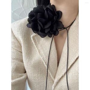 Tour de cou 2023 exagéré fleur noire collier pour femmes tour de cou délicat français romantique corde cou femme collier
