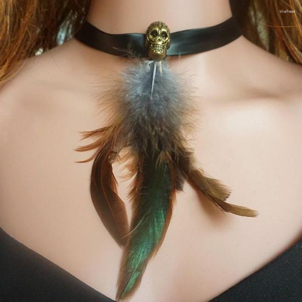 Ras du cou 2023 Unique Halloween sorcière collier véritable longue plume crâne en cuir chaîne collier pour femmes cadeaux bijoux en gros