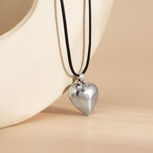 Tour de cou 2023 Y2k accessoires Simple Goth cuir noir tresse cire cordon chaîne courte collier amour coeur pendentif bijoux pour femmes