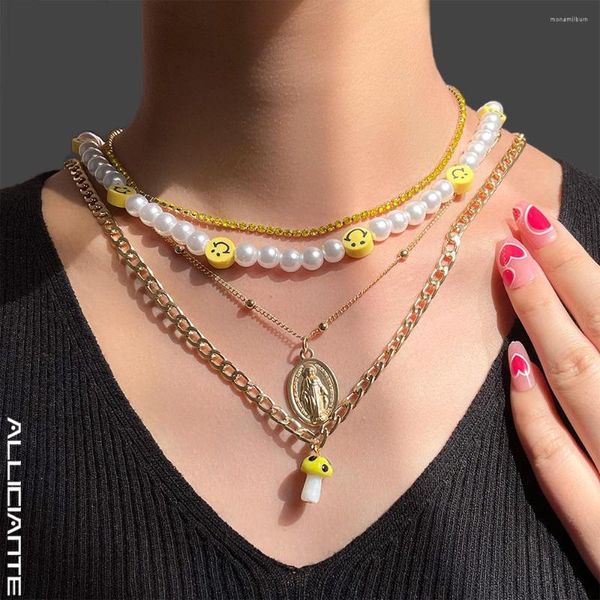 Gargantilla de 4 piezas con colgante de moneda con retrato de hongo amarillo sonriente, collar con cuentas para mujer, collares de perlas barrocas, joyería de fiesta de verano