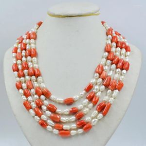 Tour de cou 5 rangs. Corail orange naturel de 8 mm et collier de perles de 7 mm. Classique féminin. Bijoux de fête