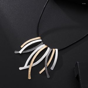 Choker Amorcome Onregelmatige Legering Metalen Strepen Hanger Ketting Voor Vrouwen Meisjes Zwart Lederen Touw Kettingen Trui Collares Hals Sieraden