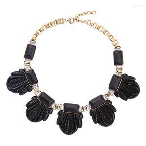 Choker Antieke goudkleur Women Fashion Collar Accessories Korte ketting Red Black Classic Big Leaf Chokers