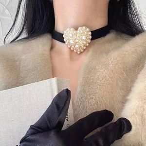 Collier ras du cou baroque pour femmes, Design exagéré, collier en perles et cœur en relief