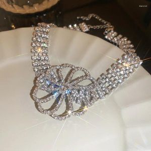 Colliers ras du cou en cristal pour femmes, magnifiques fleurs, strass brillants, chaîne pour dames, accessoires de fête