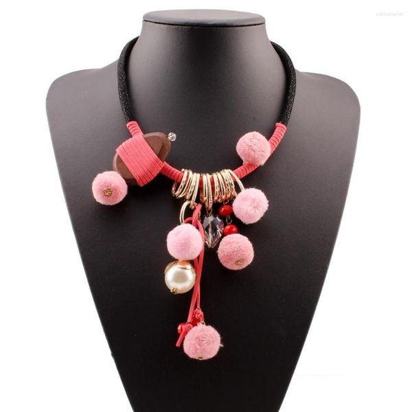 Ras du cou bavoir longue chaîne de couleur or Pom boule pendentif collier pour les femmes coloré coton gland épi déclaration