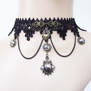 Choker Black Vintage Lace Heart Rhingestone Pendant Pendant Chain Tassel Women Collier Punk Elegant Luxury Goth Chocker Torques Party Bijoux