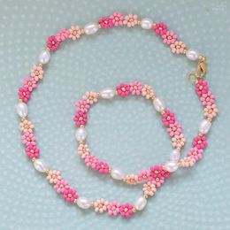 Girocollo Bohemia Deliacte Fiore margherita con perline di vetro rosa Collane di perle vere miste Gioielli fatti a mano per le donne