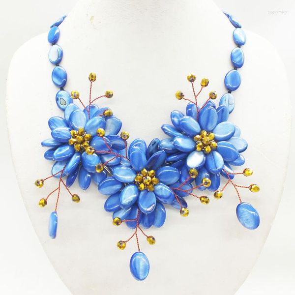 Choker Charmant collier de fleurs féminines. Coquillages naturels. Bijoux bleu royal exclusifs