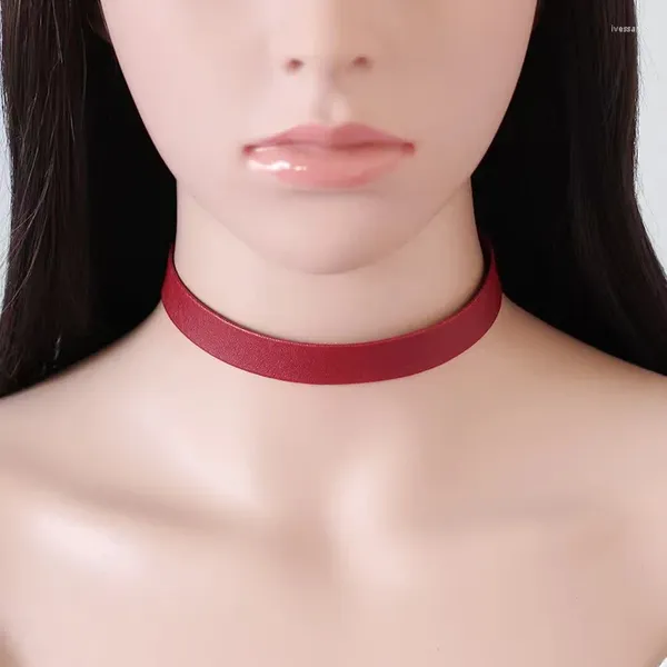 Gargantilla Venta creativa de joyería Simple de cuero sintético Collar corto con cadena Collar de mujer adecuado para parejas