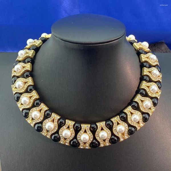 Gargantilla Vintage de Europa y Estados Unidos, collar de mujer exquisito con incrustaciones de perlas de vidrio chapado en niebla, ambiente de moda