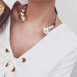 Collier ras du cou de tempérament européen et américain, collier de perles polyvalent à la mode, clavicule courte, chaîne de cou pour femme