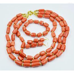 Tour de cou exquis. 12-15 mm d'épaisseur. Collier de corail naturel. Bracelet. Des boucles d'oreilles. Ensemble de bijoux de mariage classique pour femmes