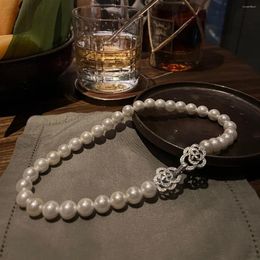 Gargantilla exquisita doble Camelia hebilla collar de perlas joyería de cadena corta para mujeres