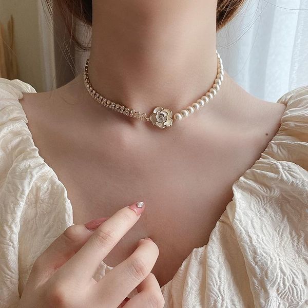 Ras du cou exquis blanc camélia fleur colliers pour femmes élégante perle perle cristal clavicule chaîne asymétrique bijoux de mariage