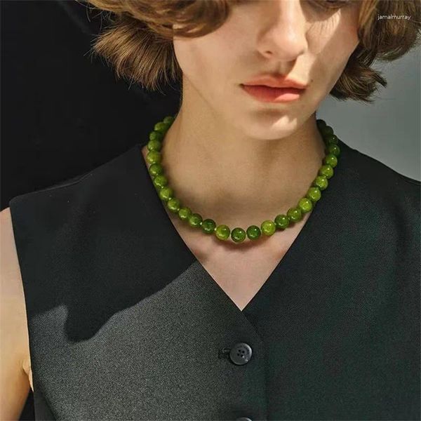 Collier ras du cou en pierre d'agate verte naturelle, collier de perles élégant en pierre précieuse Dopamine audacieuse pour femmes et filles