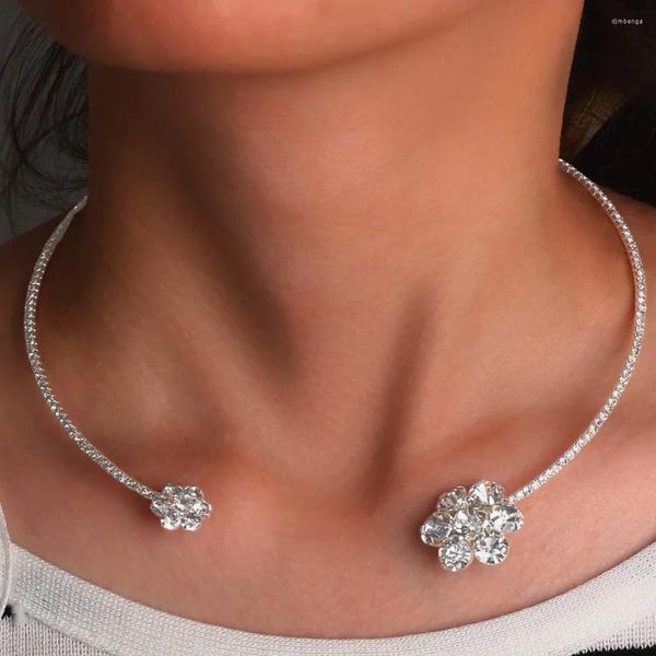 Choker Fashion Rhingestone Collier de collier en forme de fleur pour femmes Accessoires de bijoux ouverts simples