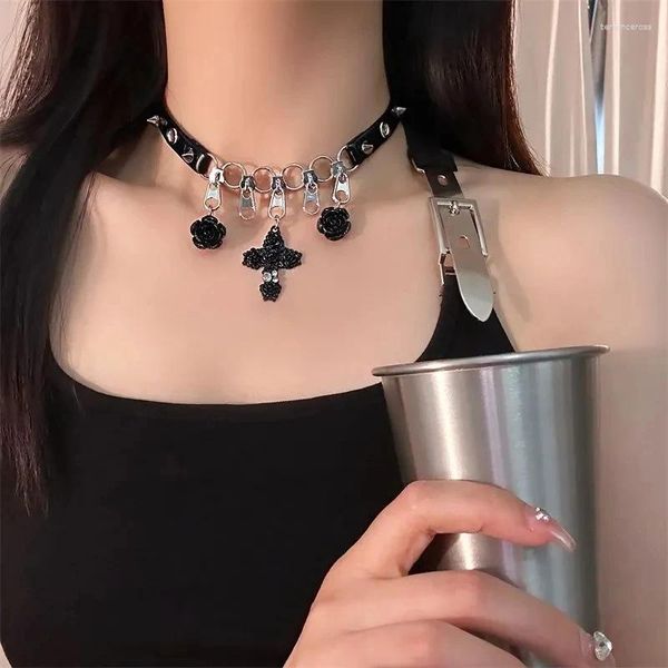 Choker Fashion Zipper Rose Cutout Personnalité exagérée Collier patchwace gothique en cuir noir