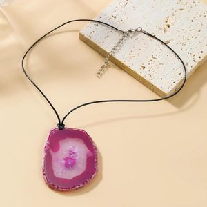 Collier ras du cou en pierre naturelle rose Fuchsia pour femmes, pendentif en cuir PU noir, bijoux en corde