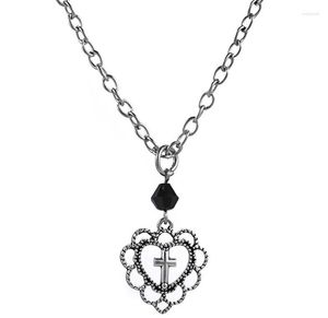 Choker Goth Aesthetic Hollow Heart Cross Pendant ketting Punk Egirl Style Religie Donkere kunst Goblincore Grunge Y2K Sieraden in de nek