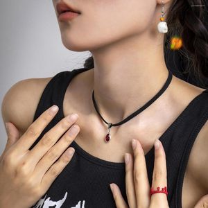 Ras du cou Goth Punk verre pendentif colliers pour femmes rétro Halloween rouge goutte d'eau flanelle collier claviculaire bijoux cadeau