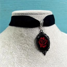 Choker Gothic Red Rose Cameo Pendant Collier Black Velvet Ajustement Halloween Cosplay Bielry Party Gift