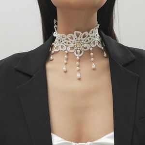 Collier ras du cou en dentelle blanche fait à la main pour femmes accessoires faux collier multicouche dame gothique bijoux de fête