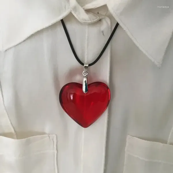 Collier ras du cou en forme de cœur avec pendentif en cristal rouge coréen, breloque brillante, corde en cuir noir, bijoux de 18 pouces de Long