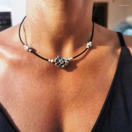 Collier ras du cou Style hongkongais rétro, corde de cire perlée en métal, petite fleur, femme hip-hop, vent froid, Long pull, chaîne de cou, livraison directe