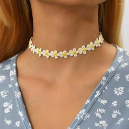 Tour de cou Style coréen mignon marguerite collier pour femmes dentelle tissu brodé jaune fleur blanche collier Boho bijoux cadeau
