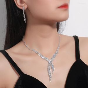 Choker Koreaanse versie van strass ketting oorbellen set Modieuze en klassieke kristallen bruidsjurkaccessoires