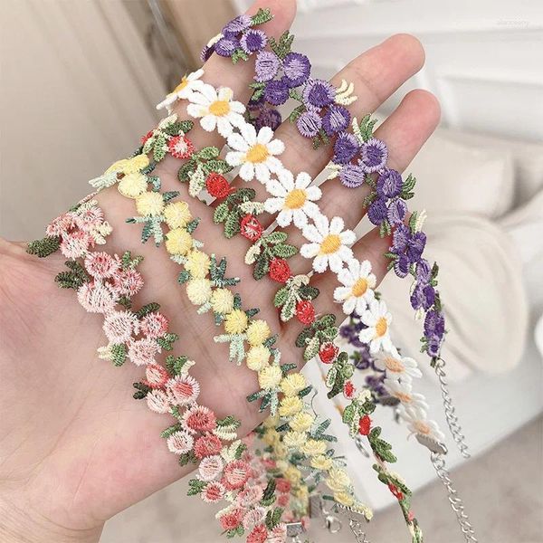 Collier ras du cou avec petites fleurs de marguerite pour femmes, tatouages, mode Y2k, mignon, broderie florale, collier tricoté, cadeau, 2024