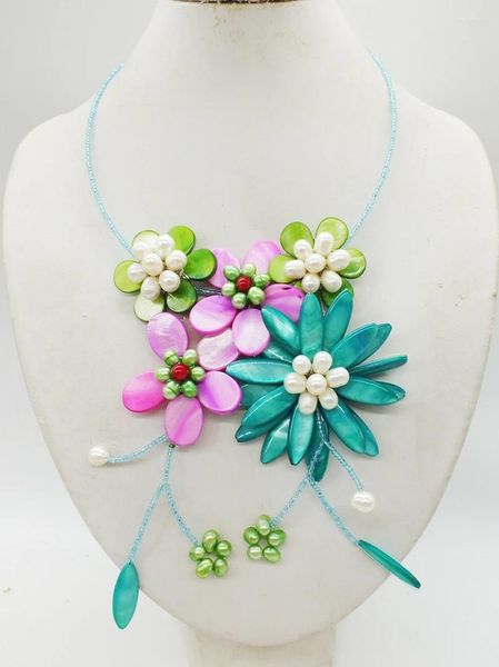 Gargantilla Bonita.El collar de flores de perlas más conchas 20