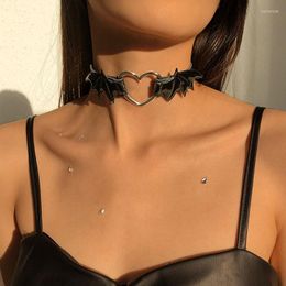 Choker Punk Devil Bat Wing voor vrouwen Gotisch Halloween Charms Vampire Black Pu ketting Hollow hart Korte kragen trend sieraden