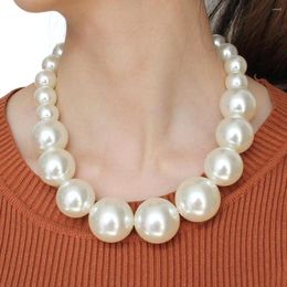 Ras du cou Punk exagéré grand collier de perles pour les femmes déclaration Imitation collier de perles mode robe de soirée bijoux