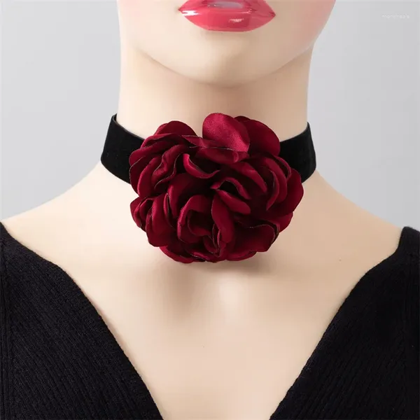 Choker Retro Tempérament Romantic Big Rose Flower Colliers larges Noir Velvet pour femmes Fashion Neck Jewelry Party Gift Colllares
