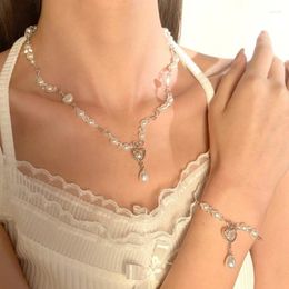 Collier d'amour romantique au cou pour femmes pour les femmes du coeur des perles, chaîne / bracelet de la clavicule épissée