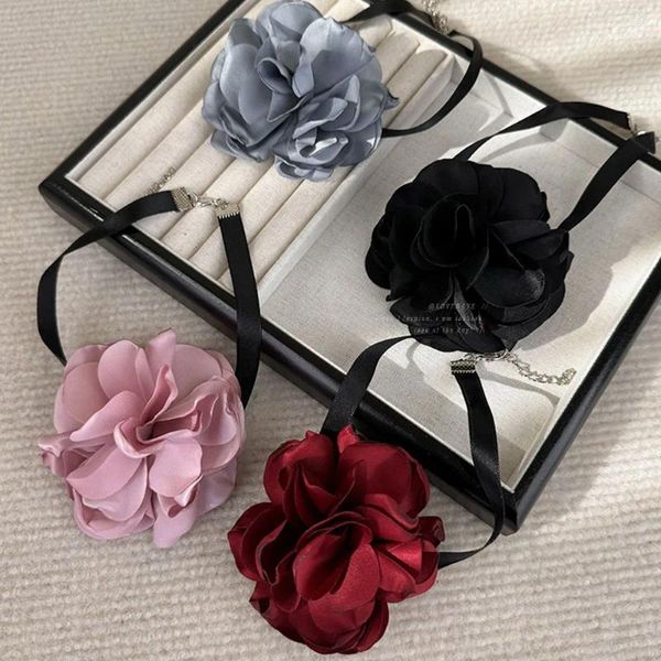 Choker Romantic Temperament Big Black Red Rose Flower Colliers Veluche de mode vintage pour femmes Bijoux de cou cadeau