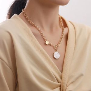 Choker Colliers de pendentif rond en acrylique simple pour femmes pour femmes à bascule Collier de collier de collier punk bijoux pour femmes