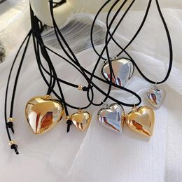 Collier ras du cou Simple et réglable en fil de cire pour femmes, pendentif en forme de cœur, bijoux de fête de vacances à la mode, N049