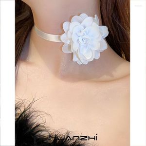 Choker Solid Color Trend Elegant Black Wit Multi -Layer Petal Flower Yarn Vintage For Women Dinner Party Sieraden Huanzhi