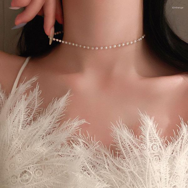 Gargantilla dulce temperamento pequeño collar de perlas moda femenina luz lujo nicho diseño clavícula cadena Retro Simple