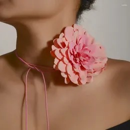 Tour de cou blanc noir dentelle faite à la main fleur rose corsage de cou