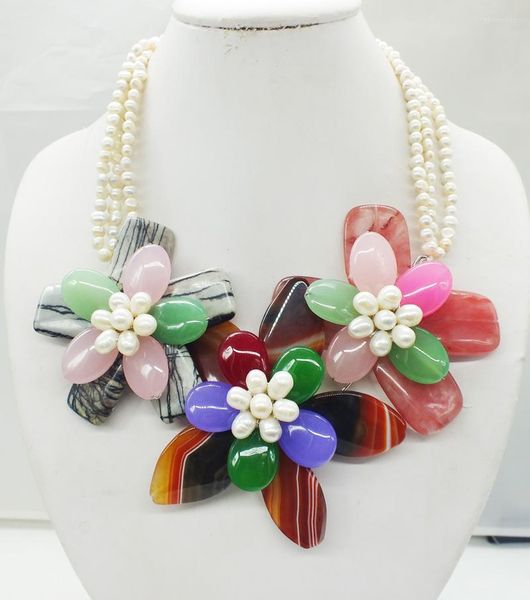 Tour de cou Tu es si belle ! ! Collier de fleurs en pierre semi-précieuse brésilienne classique. Ce collier mesure 20