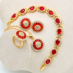 Chokers 2021 Red Stones Gold Color Bridal Bijoux Set pour femmes Bracelet Stud Orees Collier Pendante Ring Green d'anniversaire cadeau
