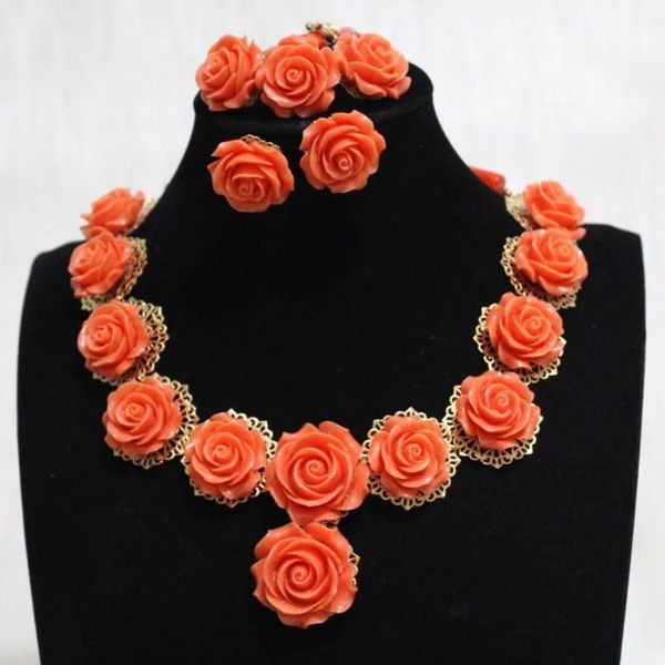 Gargantillas 4ujewelry Conjunto de joyas de cuentas africanas Flores de coral naranja Nigeria Conjunto de 3 piezas Pendientes Pulsera y collar Conjunto para mujeres novias