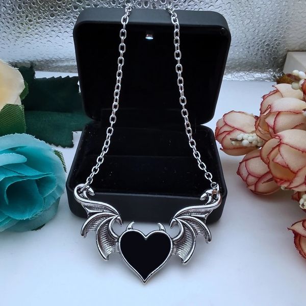 Sautoirs noir rouge amour pendentif collier pour femmes chauve-souris aile colliers HALLOWEEN fête cadeau bijoux de luxe en gros 231019