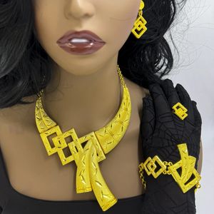 Colliers Dubai Plaqué Or Bijoux Pour Femmes De Luxe Indien Bijoux De Mariage Ensembles Nigérian Costume De Mariée Fête 24k Collier Boucle D'oreille 231216