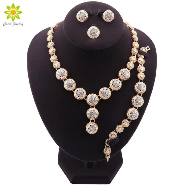 Gargantillas Tipo elegante Conjunto de joyas de color dorado Aleación con anillo de diamantes de imitación Collar Pendientes Pulsera Anillo para mujer Fiesta Regalo de boda